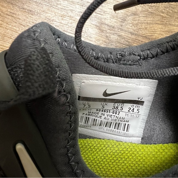 Nike Free TR7 Dark Gray and White Size Athletic Training Sneakers 7.5 - Picture 7 of 10